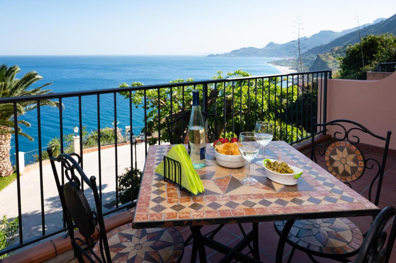 Casa Belvedere Riviera Taormina Сант'Алессіо-Сікуло Екстер'єр фото